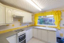 3 bedroom, Semi-detached bungalow for sale