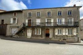 Proche de NOIRETABLE Immeuble à vendre de 217 M2 (42 ) avec garage et une remise de 98 M2