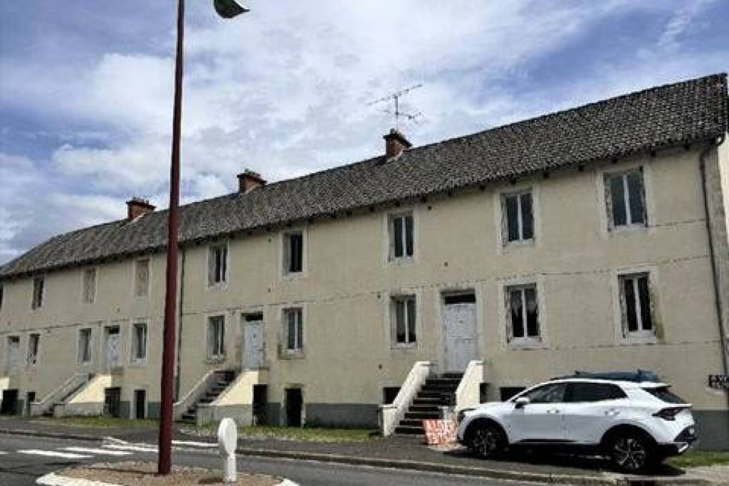 BUILDING 8 APARTMENTS