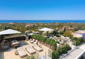 Fabulous four bedroom penthouse near Carvoeiro.