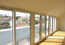 Exceptional Duplex with Sea View in Monte Estoril – Terrace,  Elevator Access & Premium Renovation