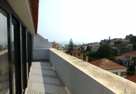Exceptional Duplex with Sea View in Monte Estoril – Terrace,  Elevator Access & Premium Renovation