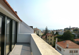 Exceptional Duplex with Sea View in Monte Estoril – Terrace,  Elevator Access & Premium Renovation