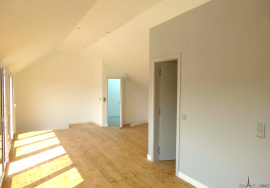 Exceptional Duplex with Sea View in Monte Estoril – Terrace, Elevator Access & Premium Renovation Exceptional Duplex with Sea View in Monte Estoril – Terrace, Elevator Access & Premium Renovation