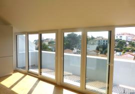 Exceptional Duplex with Sea View in Monte Estoril – Terrace, Elevator Access & Premium Renovation Exceptional Duplex with Sea View in Monte Estoril – Terrace, Elevator Access & Premium Renovation