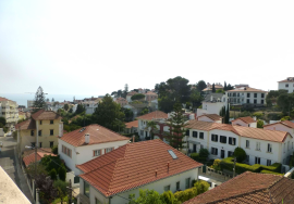 Exceptional Duplex with Sea View in Monte Estoril – Terrace, Elevator Access & Premium Renovation Exceptional Duplex with Sea View in Monte Estoril – Terrace, Elevator Access & Premium Renovation