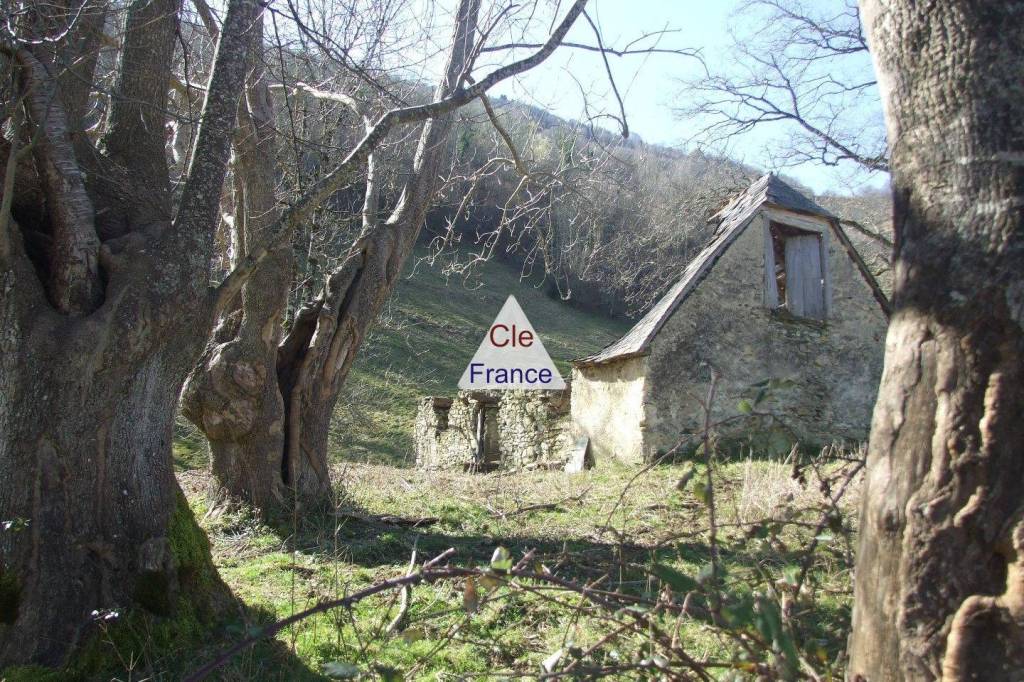Barn in The Countryside with Open Views
