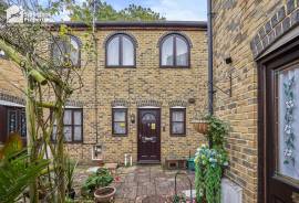2 bedroom, Terraced House for sale