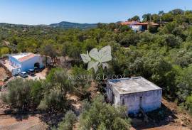 3 bedroom farmhouse with 2 outbuildings and 3 hectares (7.5 aces) for modernisation. Santa Bárbara de Nexe. 3 bedroom farmhouse with 2 outbuildings and 3 hectares (7.5 aces) for modernisation. Santa Bárbara de Nexe.