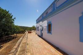 3 bedroom farmhouse with 2 outbuildings and 3 hectares (7.5 aces) for modernisation. Santa Bárbara de Nexe. 3 bedroom farmhouse with 2 outbuildings and 3 hectares (7.5 aces) for modernisation. Santa Bárbara de Nexe.