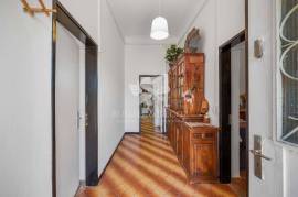 3 bedroom farmhouse with 2 outbuildings and 3 hectares (7.5 aces) for modernisation. Santa Bárbara de Nexe. 3 bedroom farmhouse with 2 outbuildings and 3 hectares (7.5 aces) for modernisation. Santa Bárbara de Nexe.