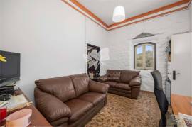 3 bedroom farmhouse with 2 outbuildings and 3 hectares (7.5 aces) for modernisation. Santa Bárbara de Nexe. 3 bedroom farmhouse with 2 outbuildings and 3 hectares (7.5 aces) for modernisation. Santa Bárbara de Nexe.