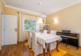 Detached 3 bedroom  villa on one level in fenced private plot -  walking distance to town. Detached 3 bedroom  villa on one level in fenced private plot -  walking distance to town.