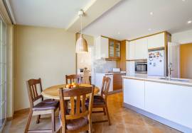Detached 3 bedroom  villa on one level in fenced private plot -  walking distance to town. Detached 3 bedroom  villa on one level in fenced private plot -  walking distance to town.
