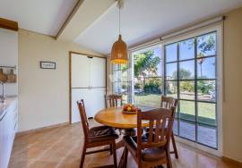 Detached 3 bedroom  villa on one level in fenced private plot -  walking distance to town. Detached 3 bedroom  villa on one level in fenced private plot -  walking distance to town.
