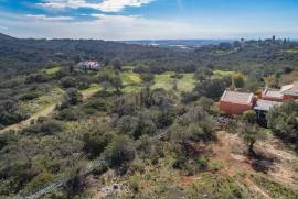 Plot in a great location for a modern villa