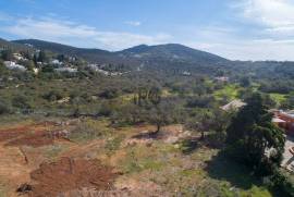 Plot in a great location for a modern villa