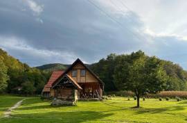 Luxury 5 Bed Holiday Home For Sale in Budinscina