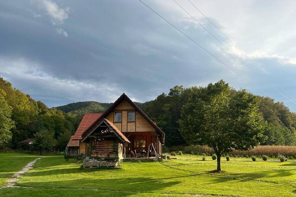 Luxury 5 Bed Holiday Home For Sale in Budinscina