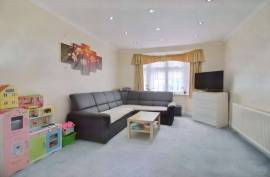 Stunning 4 Bed Semi Detached House For Sale in Pinner Middlesex United