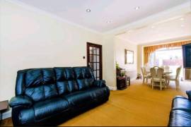 Stunning 4 Bed Semi Detached House For Sale in Pinner Middlesex United