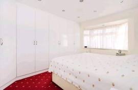 Stunning 4 Bed Semi Detached House For Sale in Pinner Middlesex United