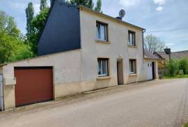 Detached House with Garden Detached House with Garden