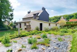 Detached House with Garden Detached House with Garden