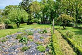 Detached House with Garden Detached House with Garden