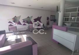 Store with 124m2 of gross area, in the center of the city.