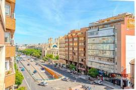 Apartment with classic facade and magnificent views