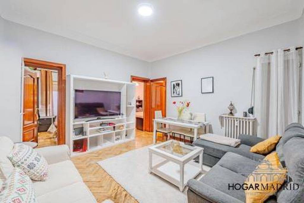 bright apartment with parking