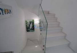 Semi-new 3+1 bedroom townhouse with private pool and garage for sale - Ferreiras/Albufeira