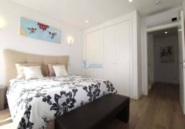 Semi-new 3+1 bedroom townhouse with private pool and garage for sale - Ferreiras/Albufeira