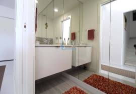 Semi-new 3+1 bedroom townhouse with private pool and garage for sale - Ferreiras/Albufeira