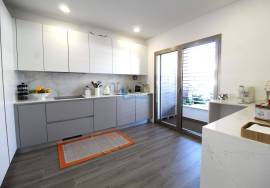 Semi-new 3+1 bedroom townhouse with private pool and garage for sale - Ferreiras/Albufeira