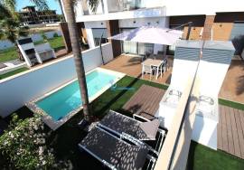 Semi-new 3+1 bedroom townhouse with private pool and garage for sale - Ferreiras/Albufeira