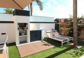 Semi-new 3+1 bedroom townhouse with private pool and garage for sale - Ferreiras/Albufeira