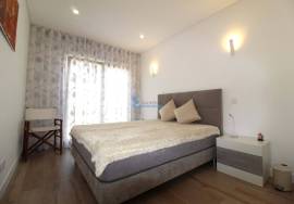 Semi-new 3+1 bedroom townhouse with private pool and garage for sale - Ferreiras/Albufeira