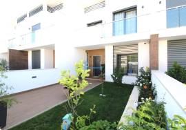 Semi-new 3+1 bedroom townhouse with private pool and garage for sale - Ferreiras/Albufeira