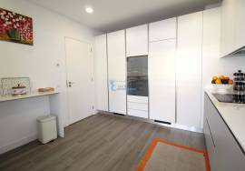 Semi-new 3+1 bedroom townhouse with private pool and garage for sale - Ferreiras/Albufeira