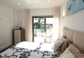 Semi-new 3+1 bedroom townhouse with private pool and garage for sale - Ferreiras/Albufeira