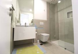 Semi-new 3+1 bedroom townhouse with private pool and garage for sale - Ferreiras/Albufeira
