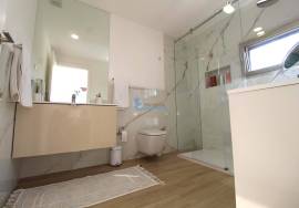 Semi-new 3+1 bedroom townhouse with private pool and garage for sale - Ferreiras/Albufeira