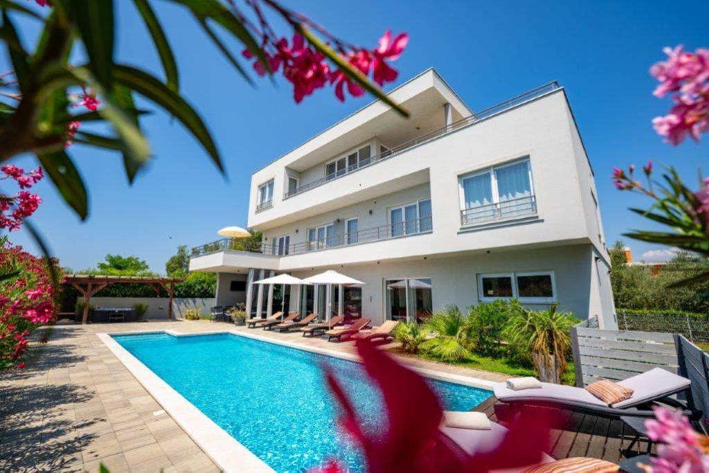 Luxury 5 Bed Villa For Sale In Medulin