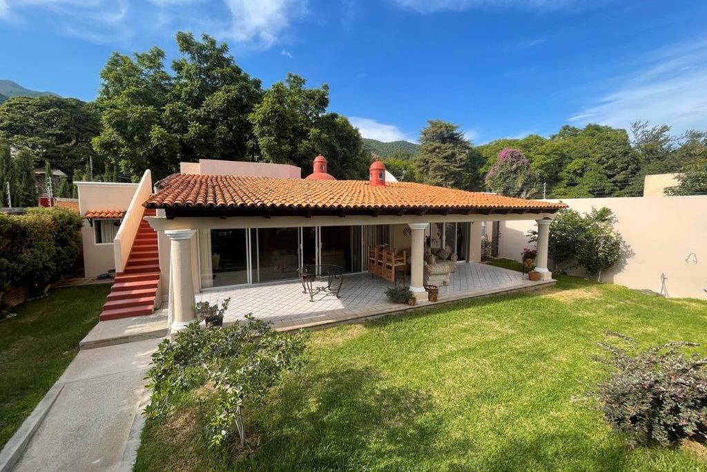 Excellent 6 beds 2 Houses & Apartment For Sale in LA FLORESTA AJIJIC