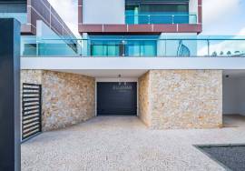 DETACHED 3+2 BEDROOM VILLA LOCATED IN FUNCHAL