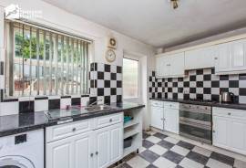 3 bedroom, Detached house for sale