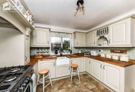 4 bedroom, Detached house for sale