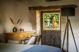 Domaine de charme avec lac, source et piscine Domaine de charme avec lac, source et piscine